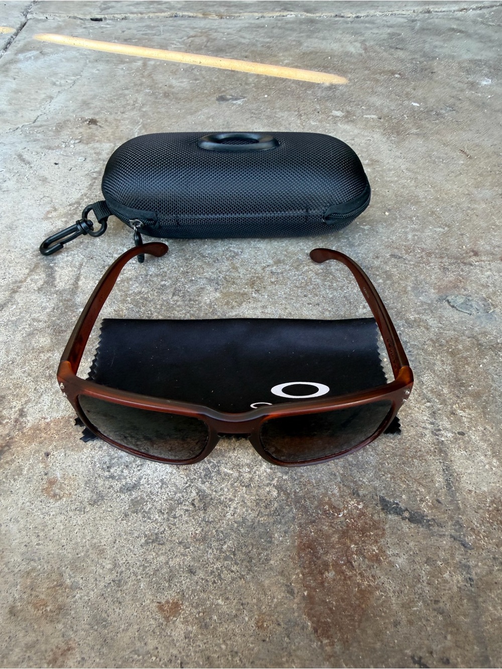 Oakley Holbrook Sunglasses Prizm Tungsten Polarized Lens Clear Matte Brown Frame - Picture 2 of 4